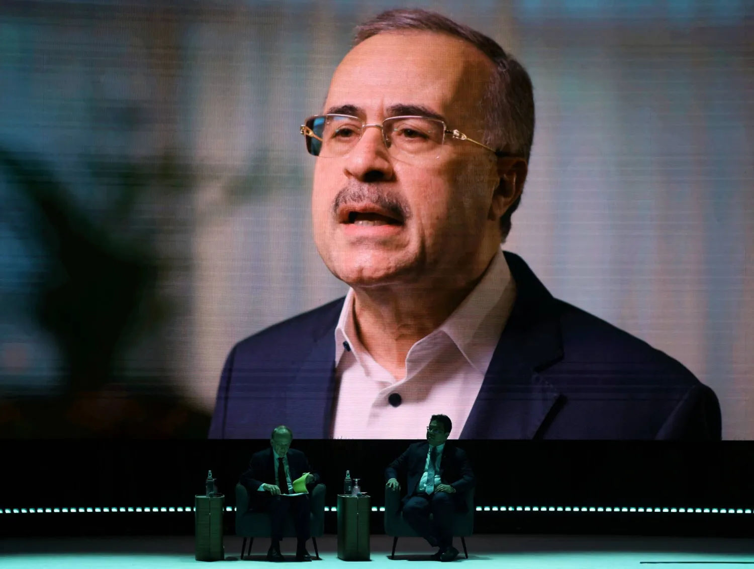 الرئيس التنفيذي لـ«أرامكو» أمين الناصر متحدثاً عبر فيديو بمؤتمر «آسيا للطاقة» في كوالالمبور (رويترز)