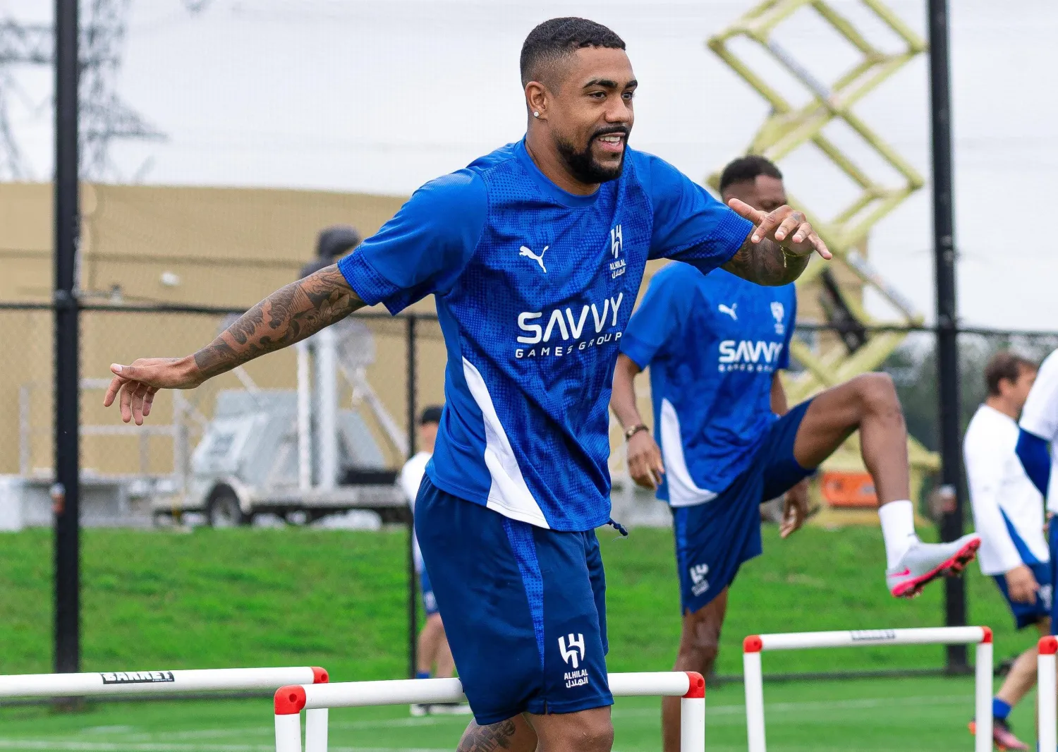 النجم البرازيلي مالكوم خلال الحصة التدريبية الاثنين (نادي الهلال)