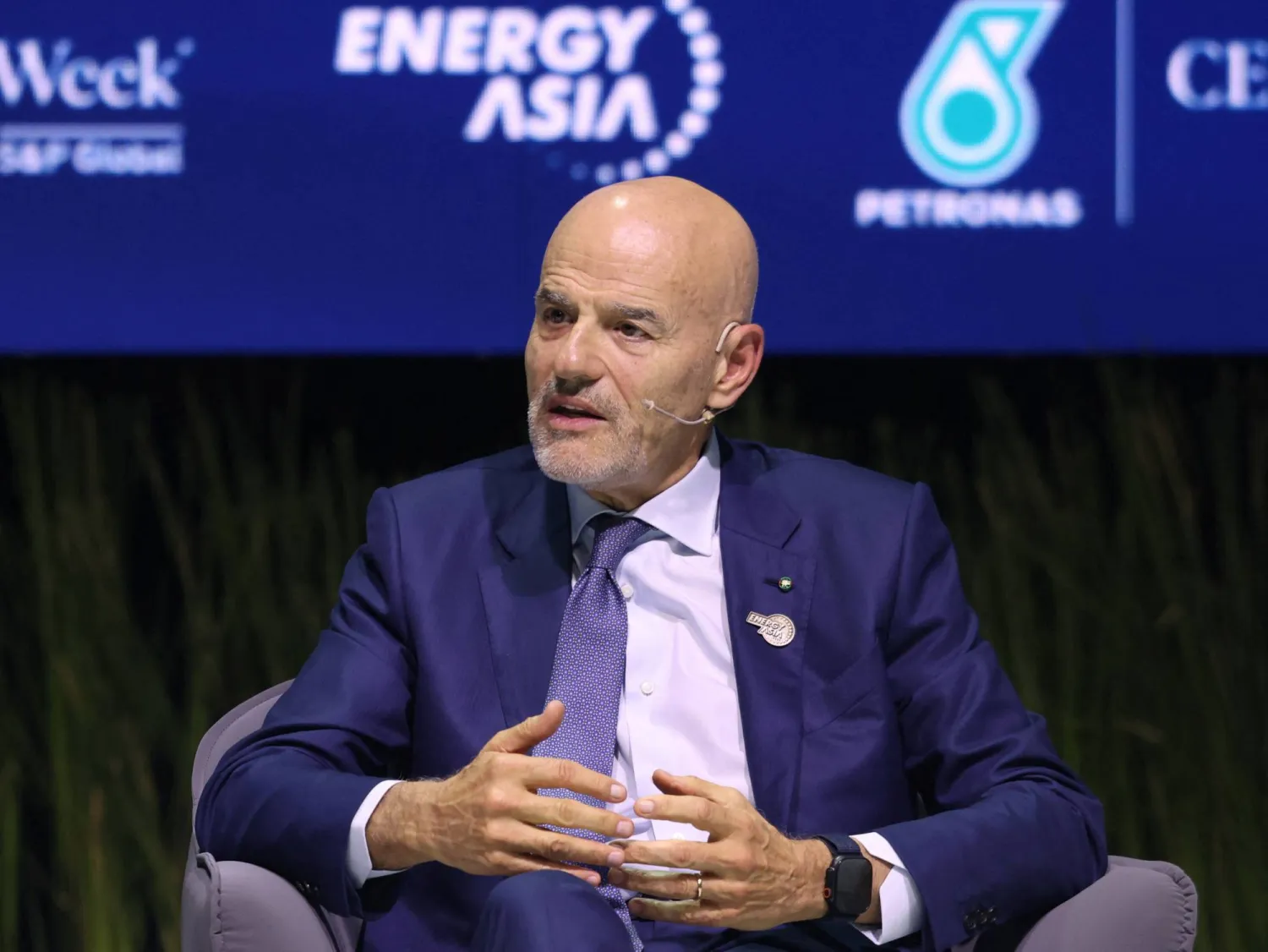 الرئيس التنفيذي لشركة «إيني» كلاوديو ديسكالزي يتحدث في مؤتمر الطاقة في كوالالمبور (رويترز)