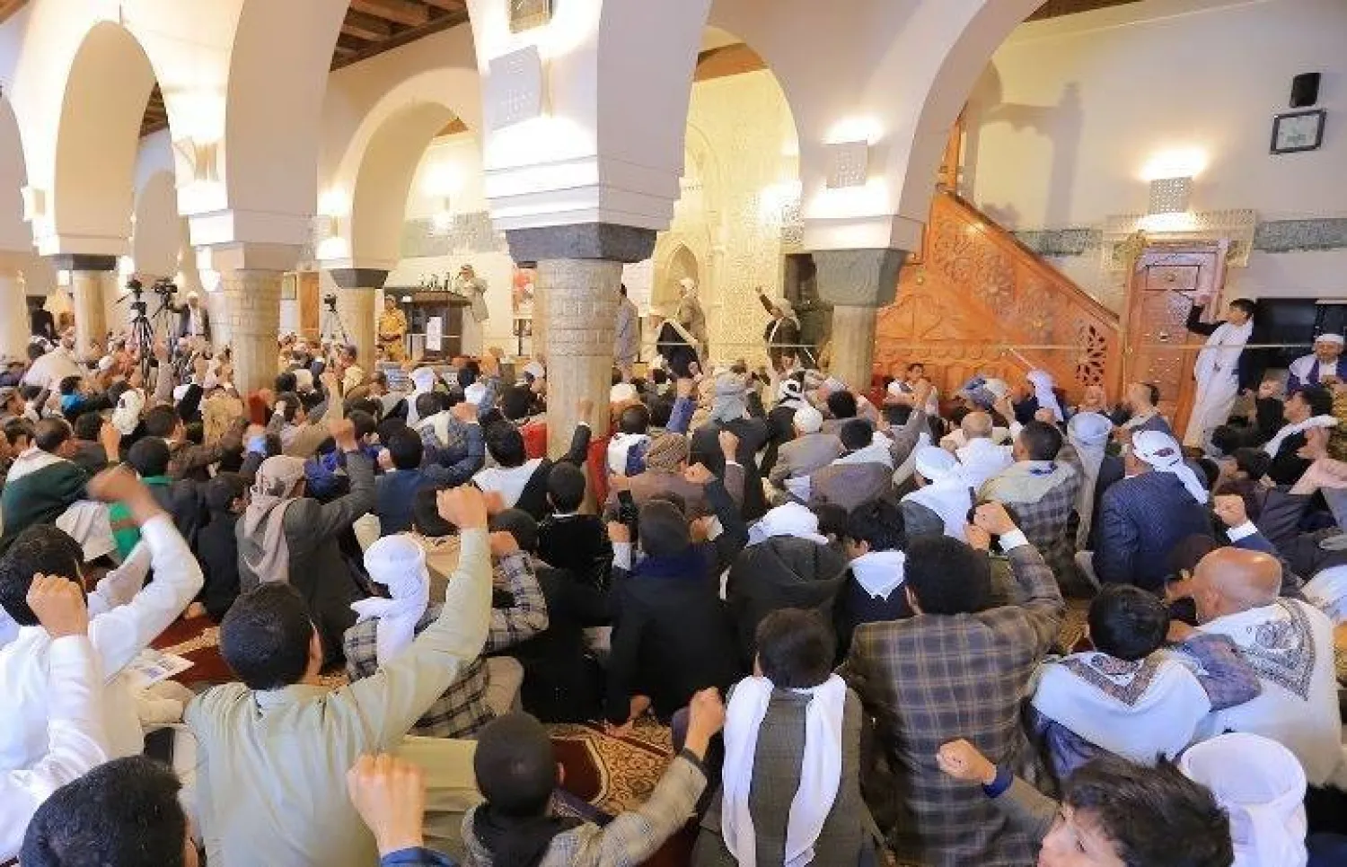جانب من اختتام دورة حوثية في «الجامع الكبير» بصنعاء (إعلام حوثي)