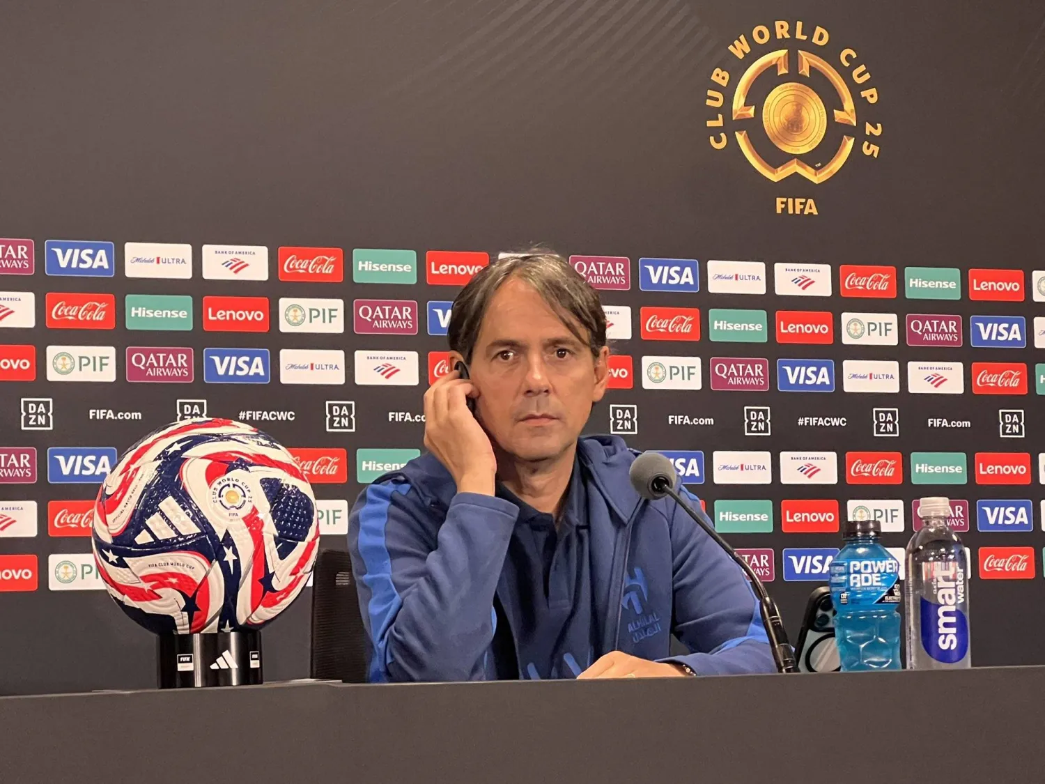 سيموني إنزاغي مدرب الهلال في المؤتمر الصحافي (الشرق الأوسط) 