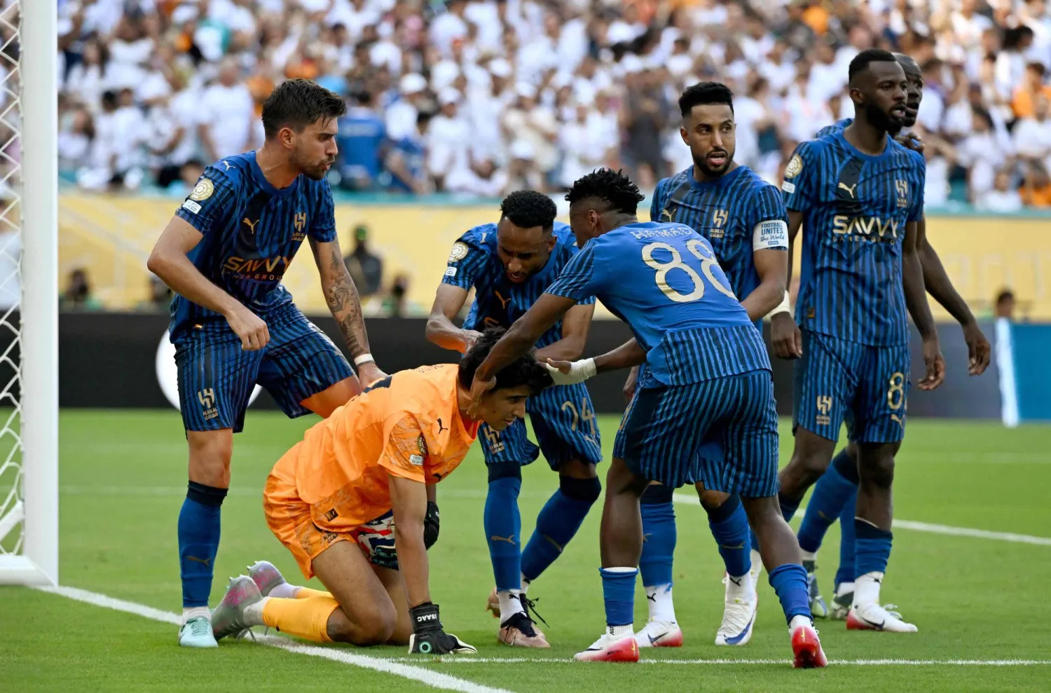 بونو نال إشادات عالمية واسعة بعد تصديه للجزائية (أ.ف.ب)