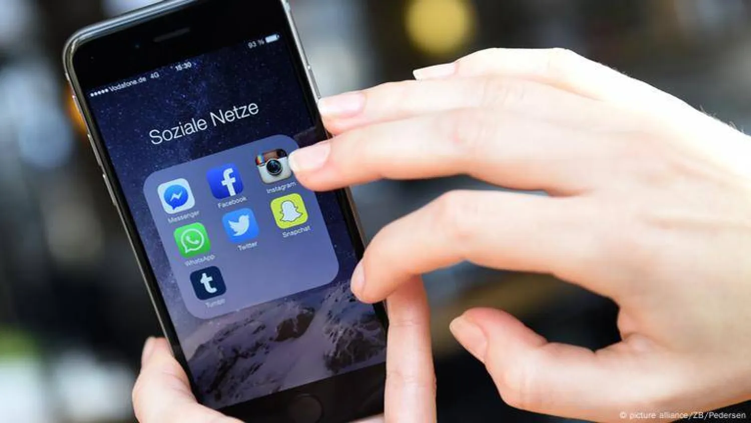 مراقبة تطبيقات الرسائل لمكافحة الإرهاب (متداولة)