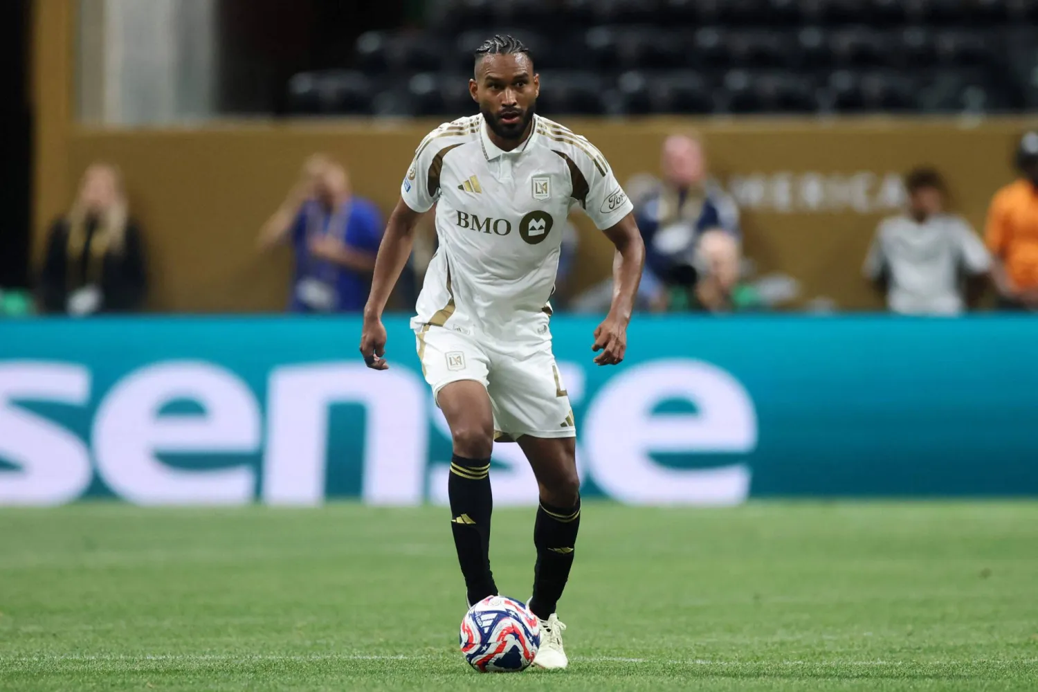 إيدي سيغورا لاعب لوس أنجليس إي أف سي (أ.ف.ب)