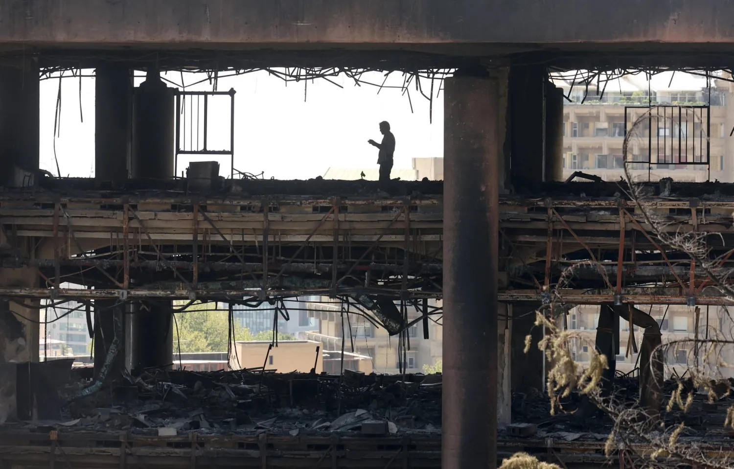 جانب من الدمار في مقرّ التلفزيون الإيراني جرّاء ضربات جوية إسرائيلية يوم 19 يونيو (إ.ب.أ)