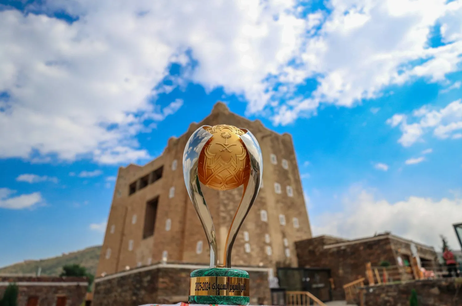 يستضيف مباريات البطولة ملعب «هونغ كونغ» الذي يتسع لـ40 ألف متفرج (الشرق الأوسط)