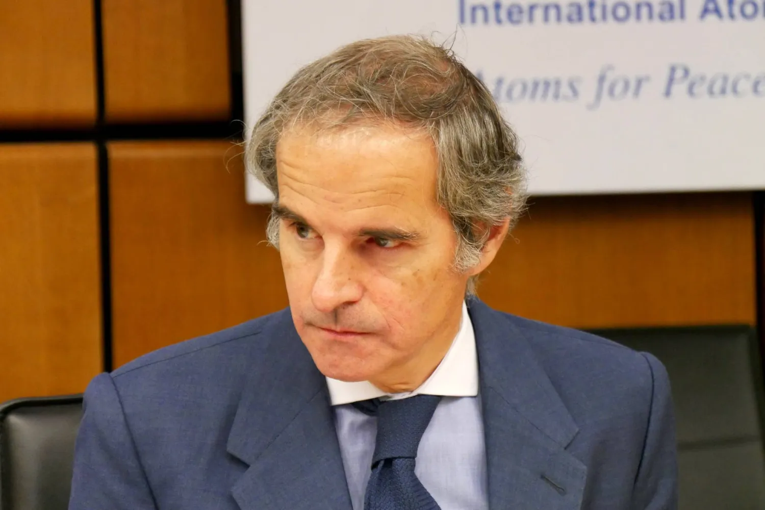 صورة ملتقطة في 16 يونيو 2025 بفيينا تُظهر رئيس الوكالة الدولية للطاقة الذرية رافائيل غروسي خلال اجتماع خاص بشأن الهجمات على المنشآت النووية الإيرانية (د.ب.أ)