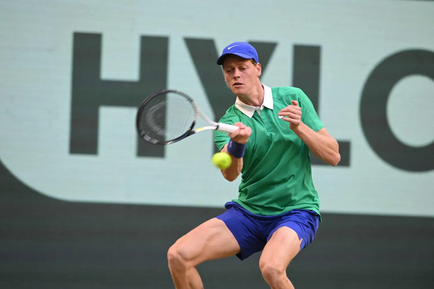 الإيطالي يانيك سينر المصنف أول عالمياً في كرة المضرب (أ.ف.ب)