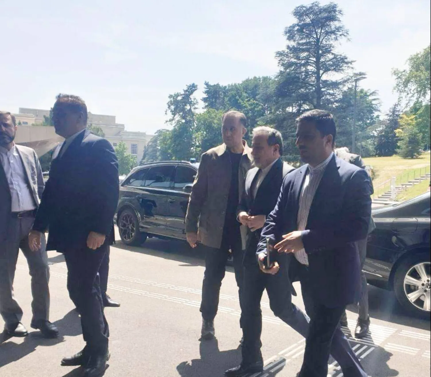 وزير الخارجية الإيراني عباس عراقجي يصل إلى مقر اجتماعه من نظرائه الأوروبيين في جنيف (قناة عراقجي عبر «تلغرام»)