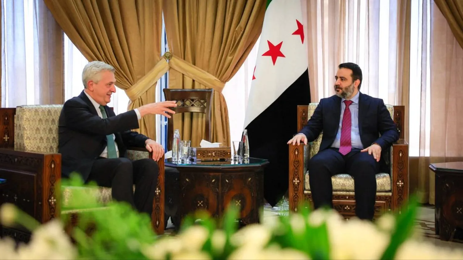 وزير الخارجية السوري أسعد الشيباني ومفوض المفوضية السامية للأمم المتحدة لشؤون اللاجئين فيليبو غراندي خلال لقائهما الجمعة بدمشق (أ.ف.ب)