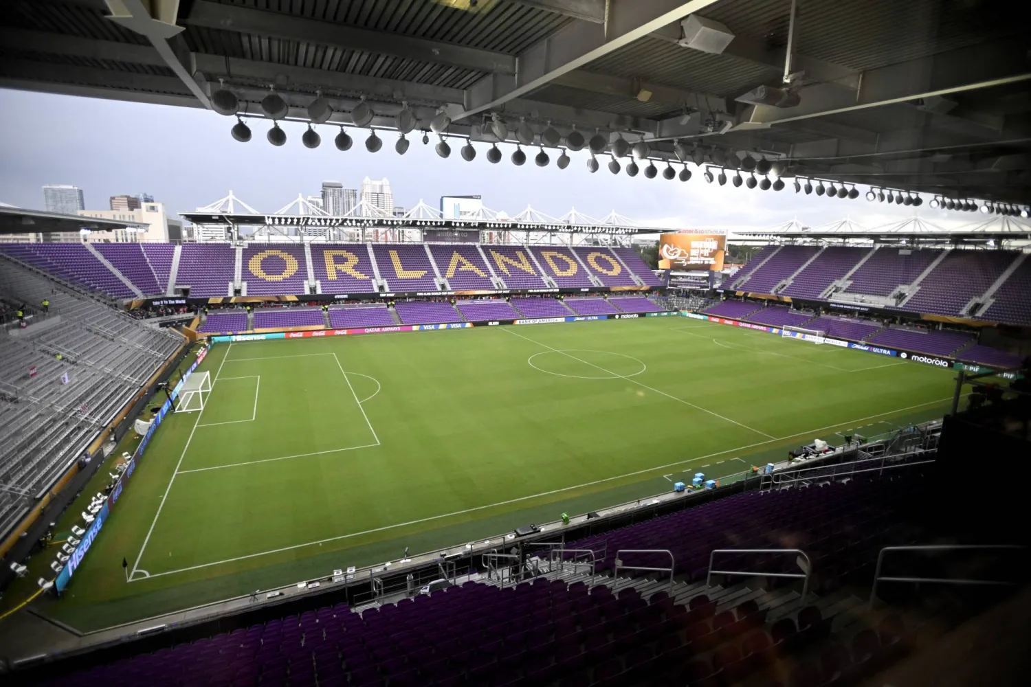 تأخر انطلاق الشوط الثاني بين بايرن وأوكلاند في أورلاندو لأكثر من ساعتين (إ.ب.أ)