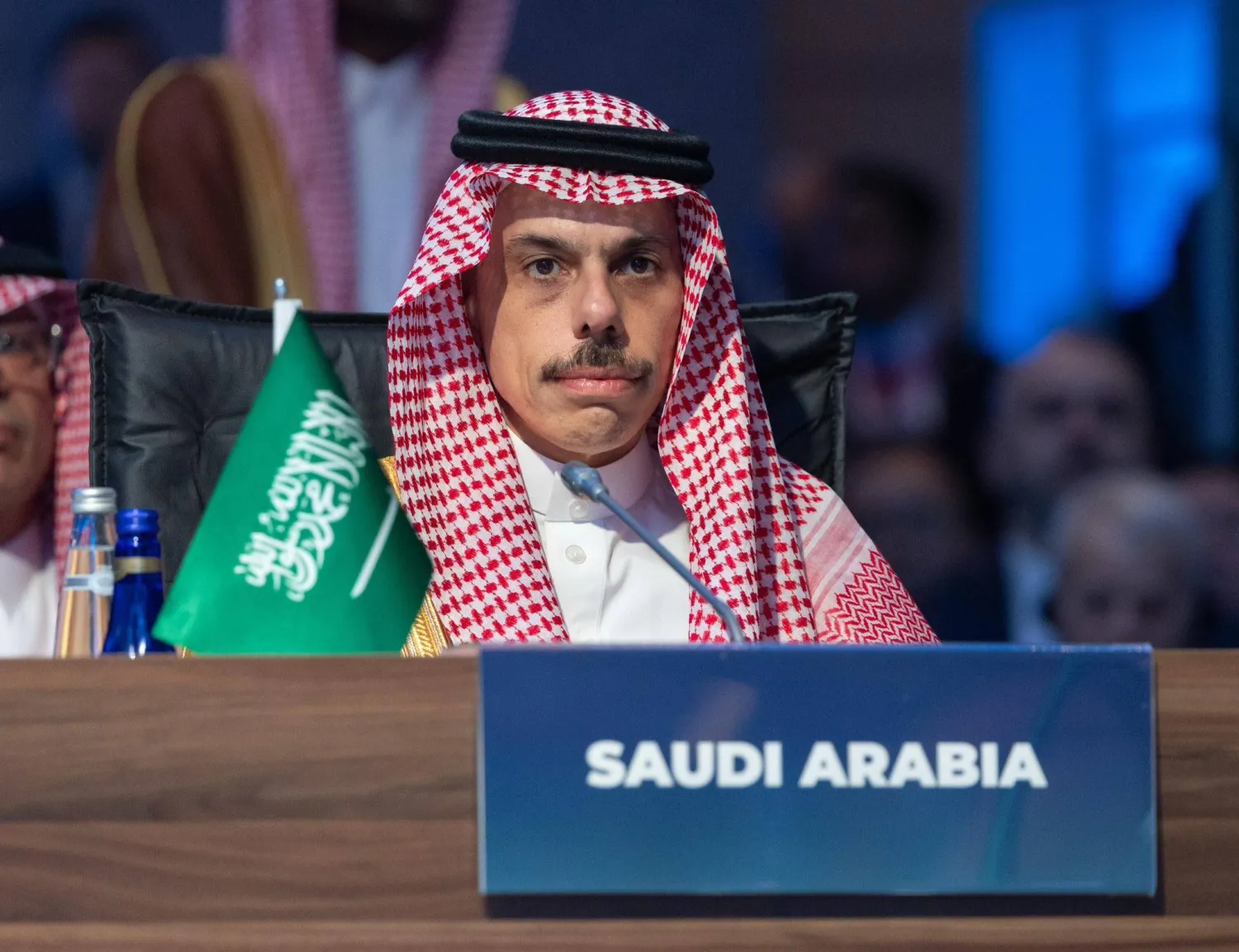 الأمير فيصل بن فرحان خلال مشاركته في الجلسة الافتتاحية لاجتماعات الدورة الـ51 لمجلس وزراء خارجية دول «منظمة التعاون الإسلامي» (واس)