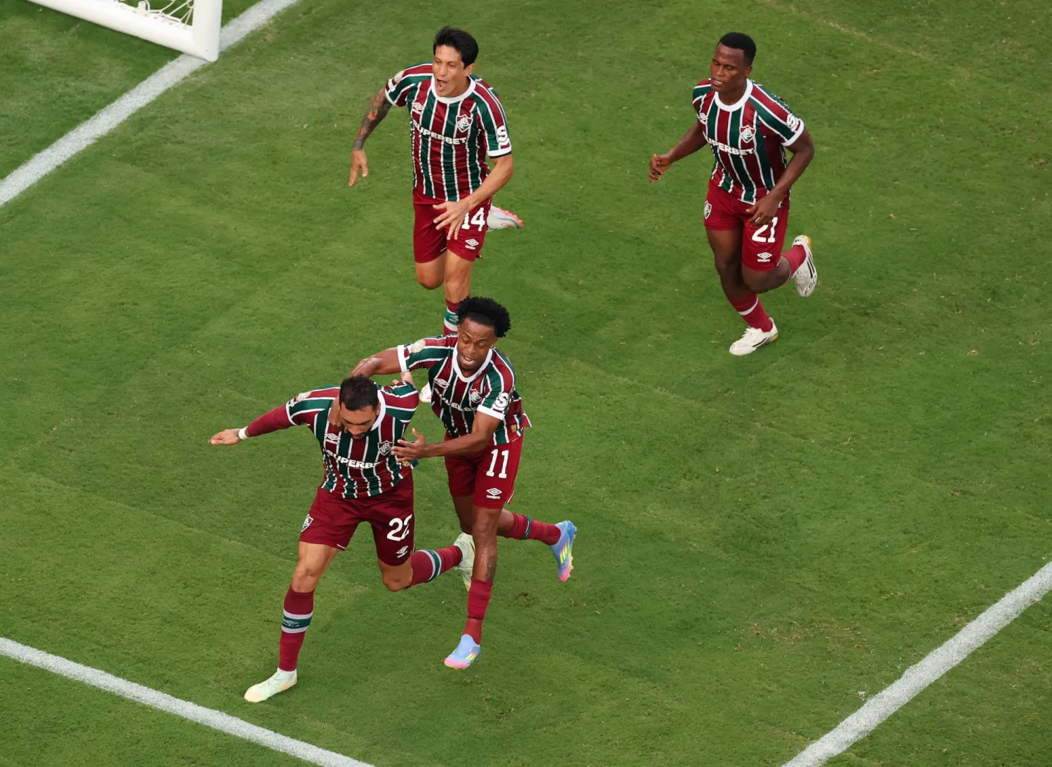 اقتنص فلومينينسي فوزاً ثميناً قربه من التأهل لدور الـ16 (أ.ف.ب) 