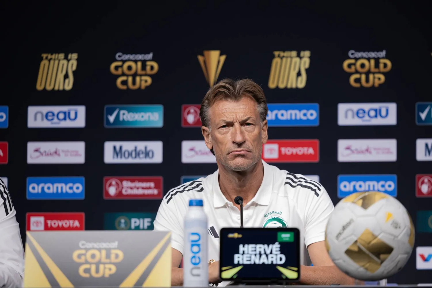 الفرنسي هيرفي رينارد قال إنهم عازمون العقد على التأهل (المنتخب السعودي) 