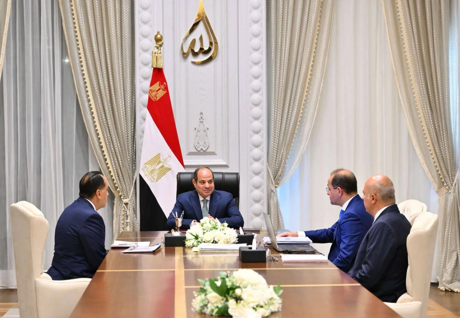 اجتماع الرئيس المصري عبد الفتاح السيسي مع رئيس الحكومة ووزير المالية (رئاسة الجمهورية)