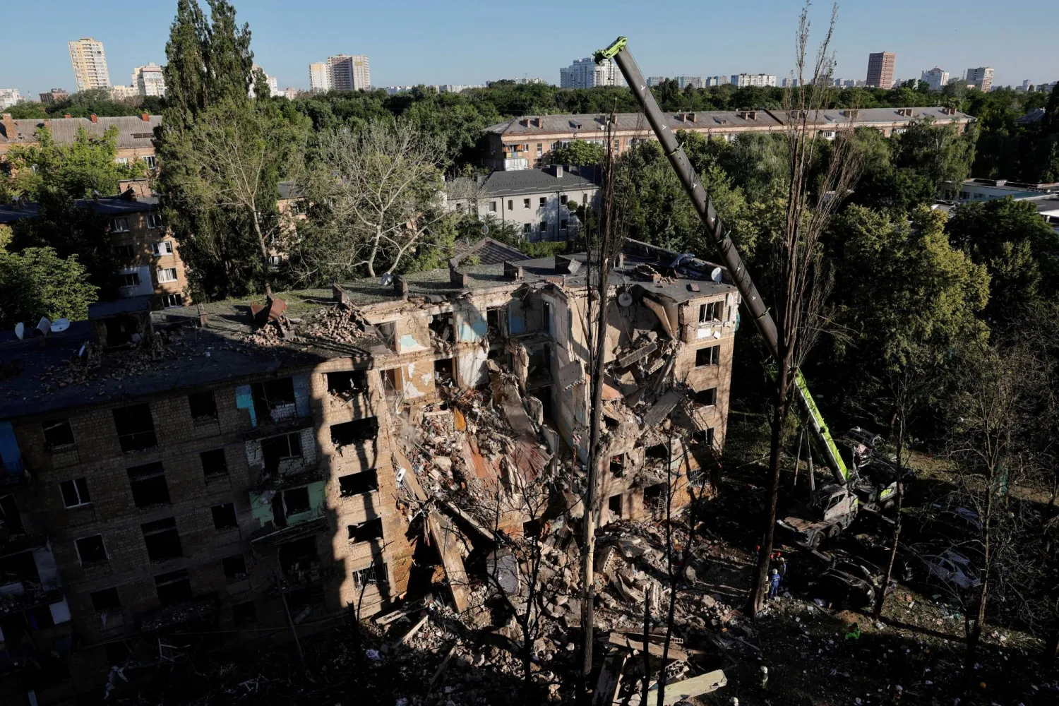 Debris lies at the site of an apartment building hit during Russian drone and missile strikes, amid Russia's attack on Ukraine, in Kyiv, Ukraine June 23, 2025. REUTERS/Thomas Peter