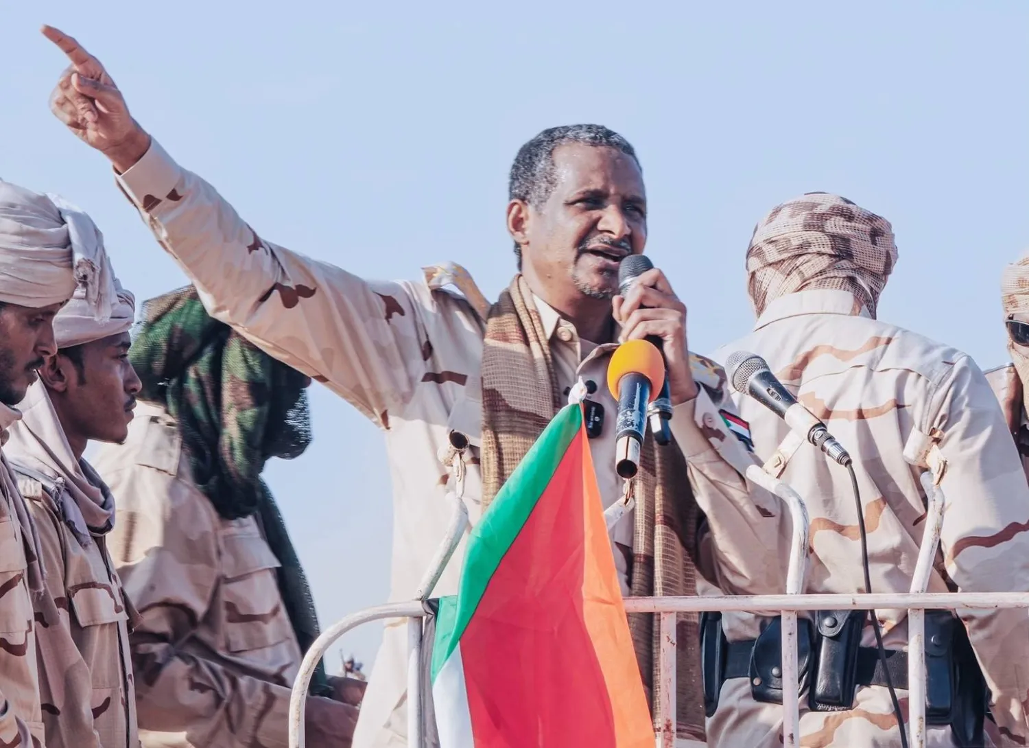 قائد «قوات الدعم السريع» محمد حمدان دقلو يلقي كلمة بُثت مساء الأحد (قناته على «تلغرام»)