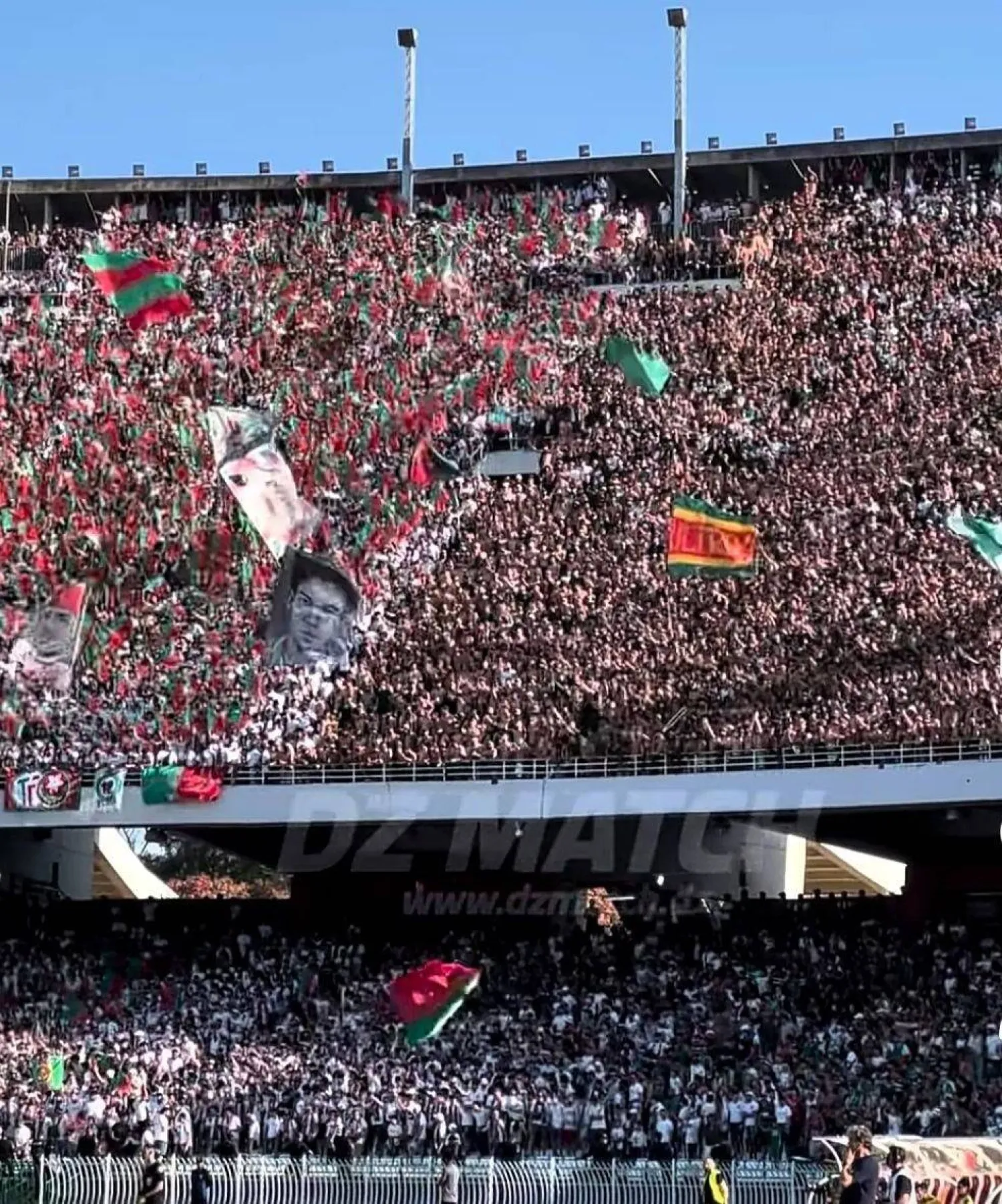 صورة لـ«ملعب 5 جويلية» وهو مكتظ قبل انطلاق مباراة السبت (حسابات مشجعين)