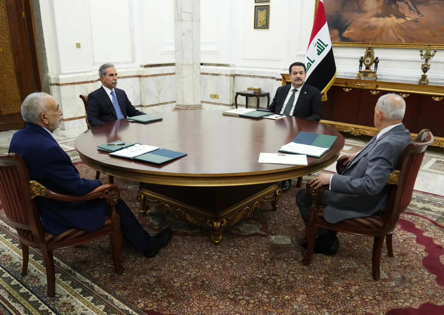 رئيس الوزراء محمد شياع السوداني يحضر اجتماعاً ضم رؤساء الجمهورية عبد اللطيف جمال رشيد والبرلمان محمود المشهداني ومجلس القضاء الأعلى القاضي فائق زيدان (إكس)