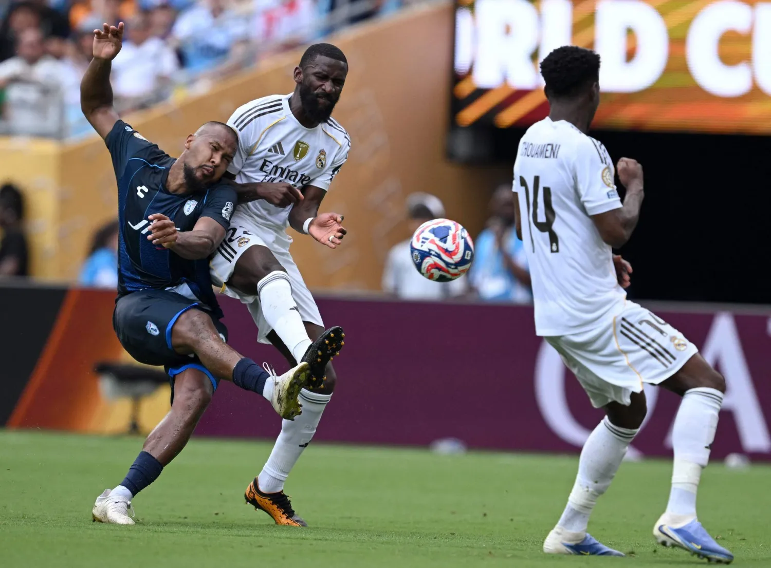 إثارة في الجولة الأخيرة من دور المجموعات بـ«مونديال الأندية»... (أ.ف.ب)