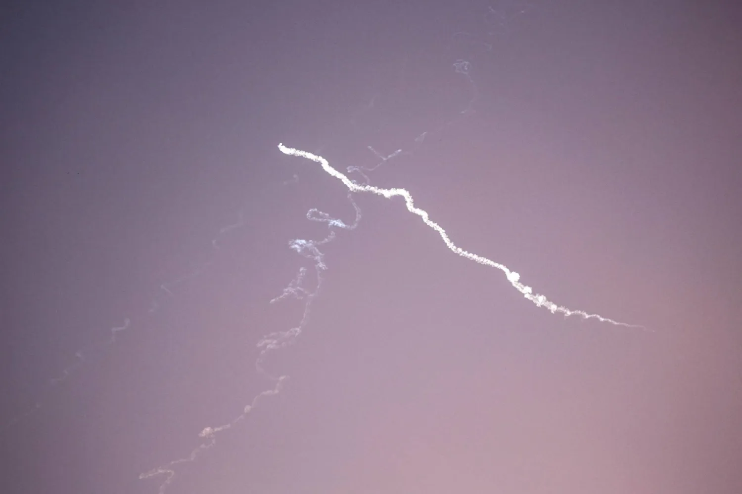 صواريخ إيرانية موجهة نحو أهداف في إسرائيل (د.ب.أ) 