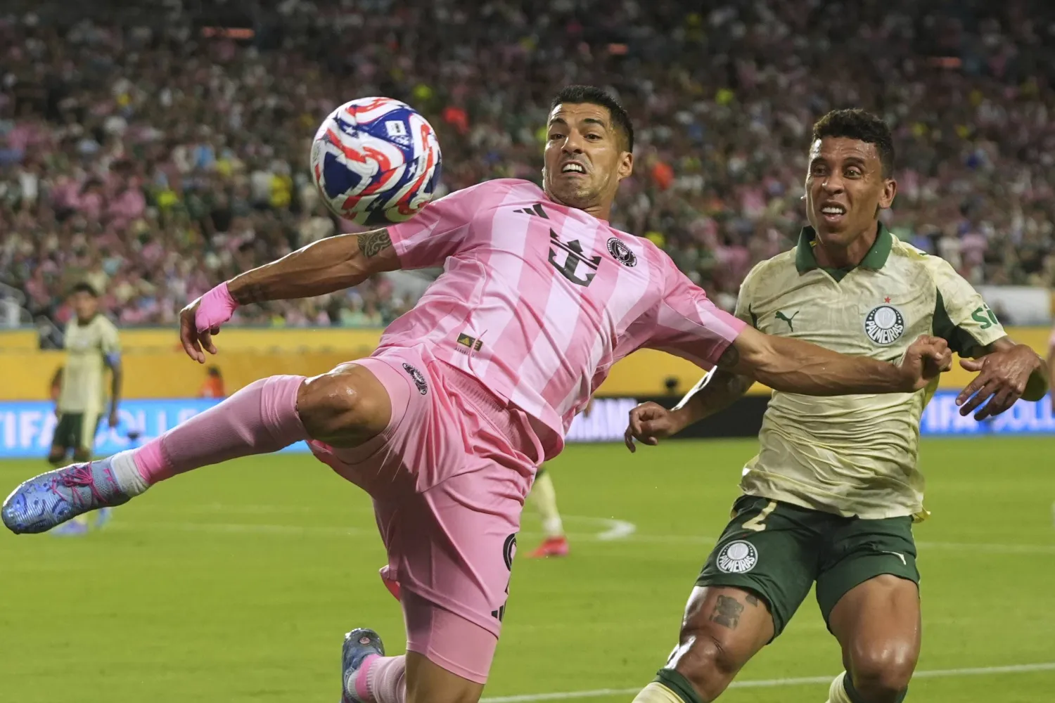 سواريز في سن الـ38 كما في الـ18 حيث إن الغرائز لا تضعف والحدس لا يتآكل والأفكار لا تُبطئ (أ.ب)