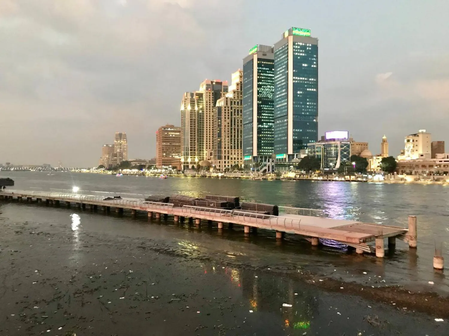 بنوك ومؤسسات مالية في أبراج شاهقة تطل على نيل القاهرة (تصوير: عبد الفتاح فرج)