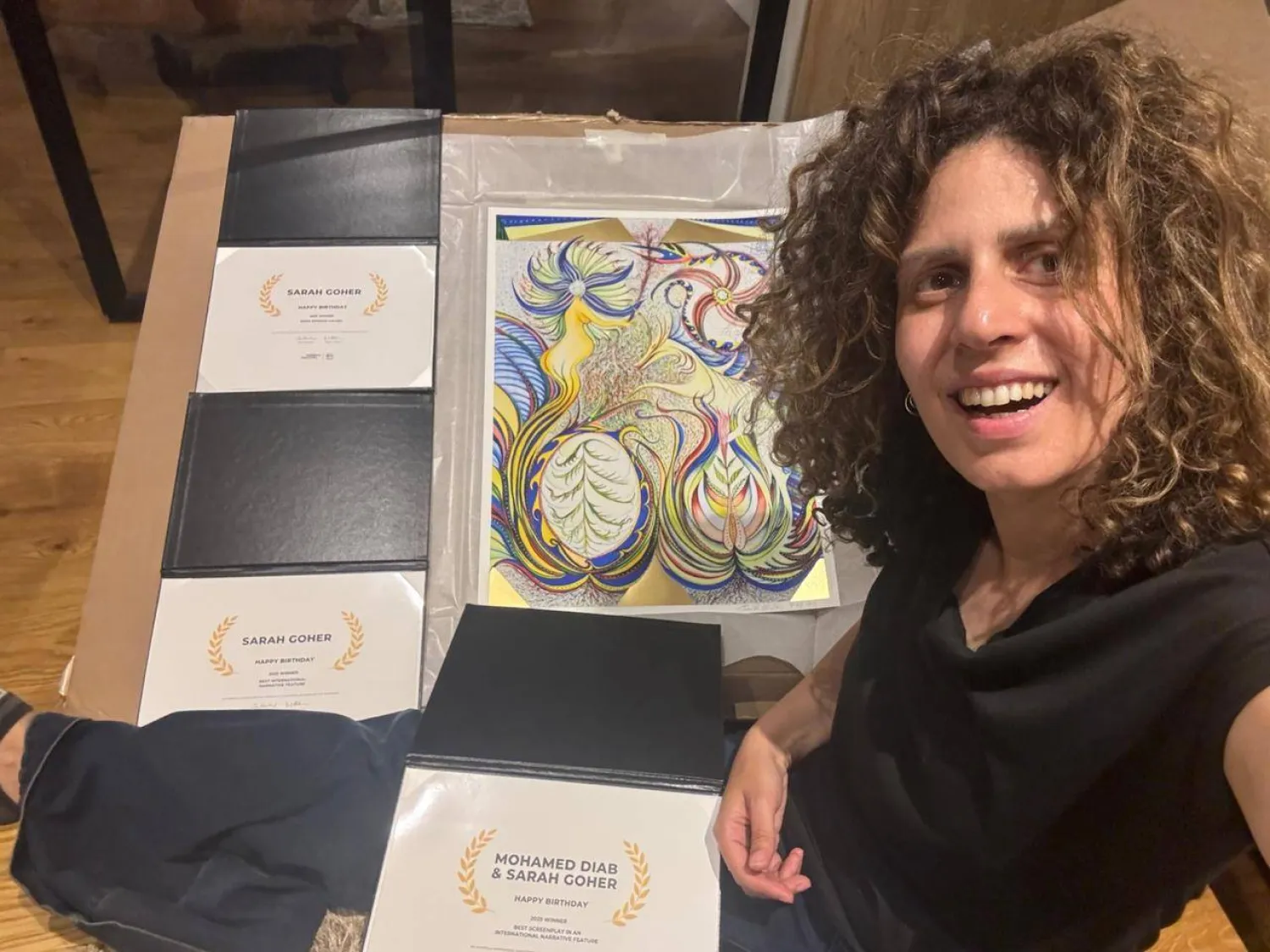 المخرجة المصرية سارة جوهر مع الجوائز (الشرق الأوسط)