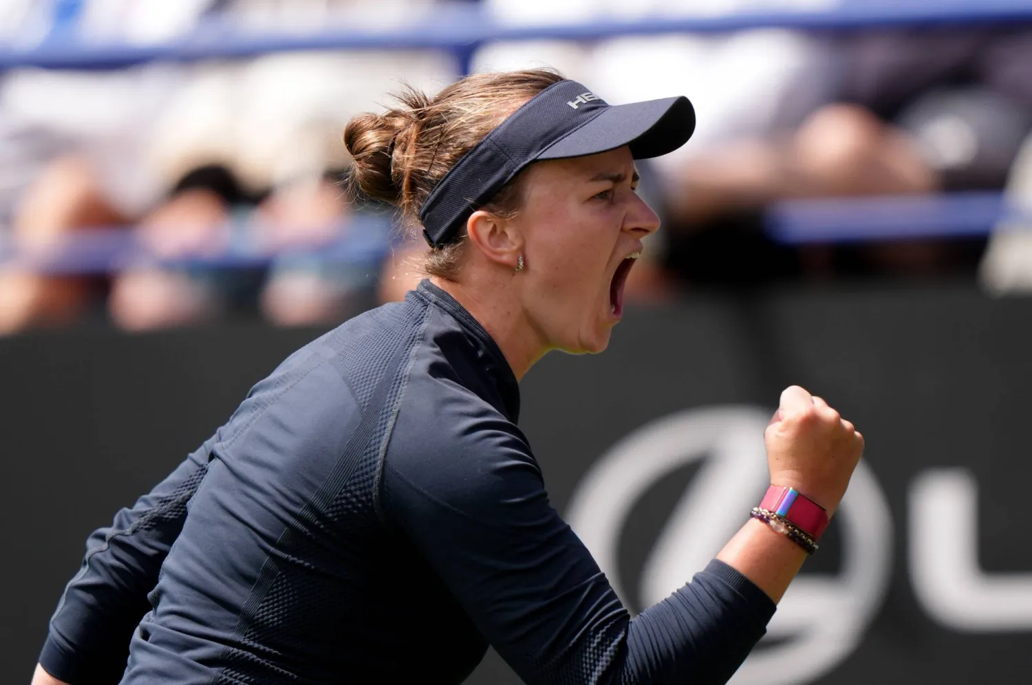 باربورا كريتشيكوفا تتألق في إيستبورن (د.ب.أ)