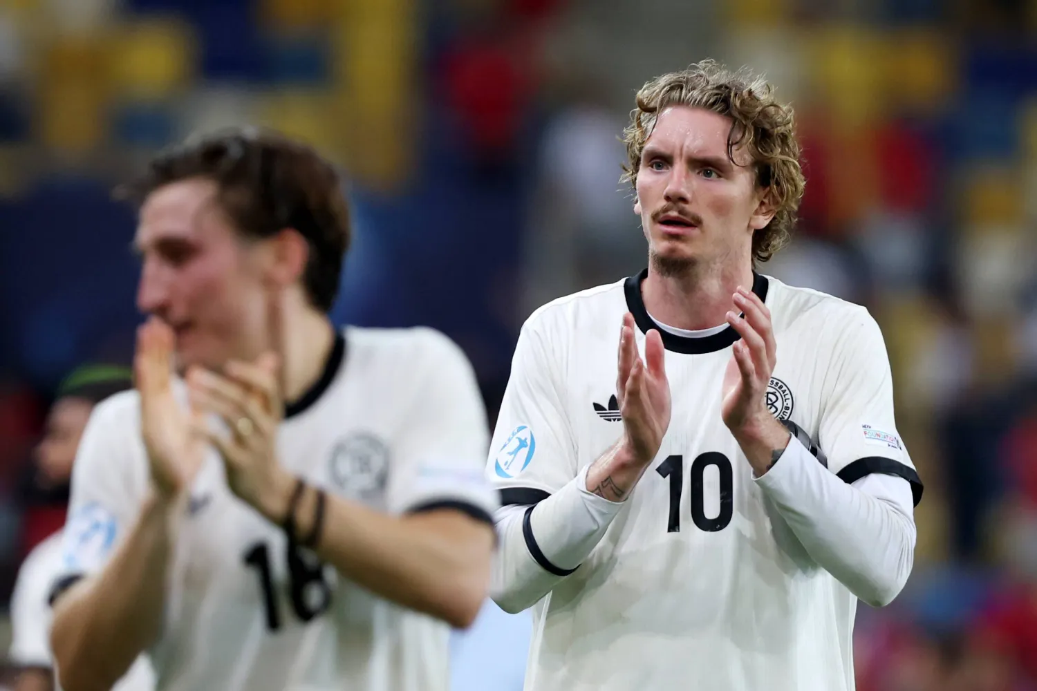 نيك فولتمايد (يمين) مرشح للانتقال إلى بايرن ميونيخ (د.ب.أ)