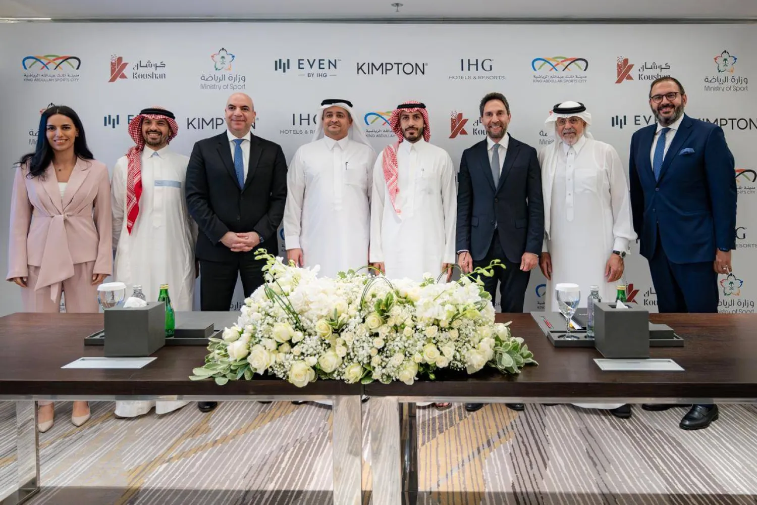 توقيع عقود إدارة وتشغيل وتطوير مشروع تنفيذ فندقين في مدينة الملك عبد الله الرياضية «ملعب الجوهرة» بجدة (الشرق الأوسط)