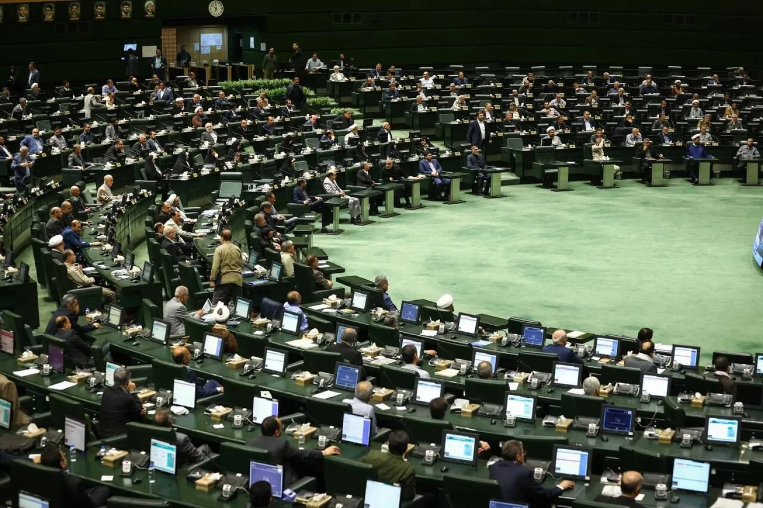 صورة نشرها موقع البرلمان الإيراني من جلسة الأربعاء