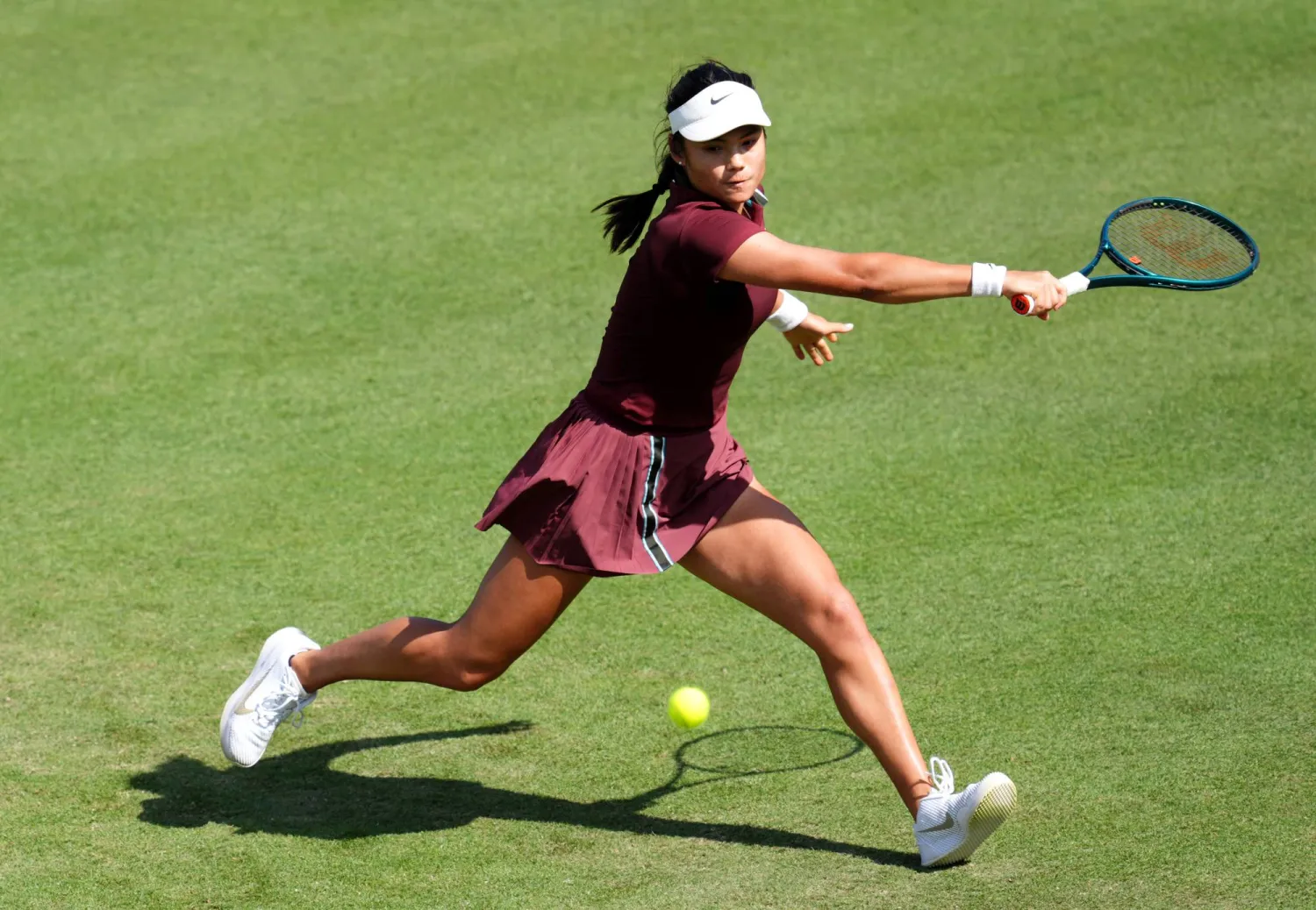 البريطانية إيما رادوكانو ودّعت إيستبورن (د.ب.أ)