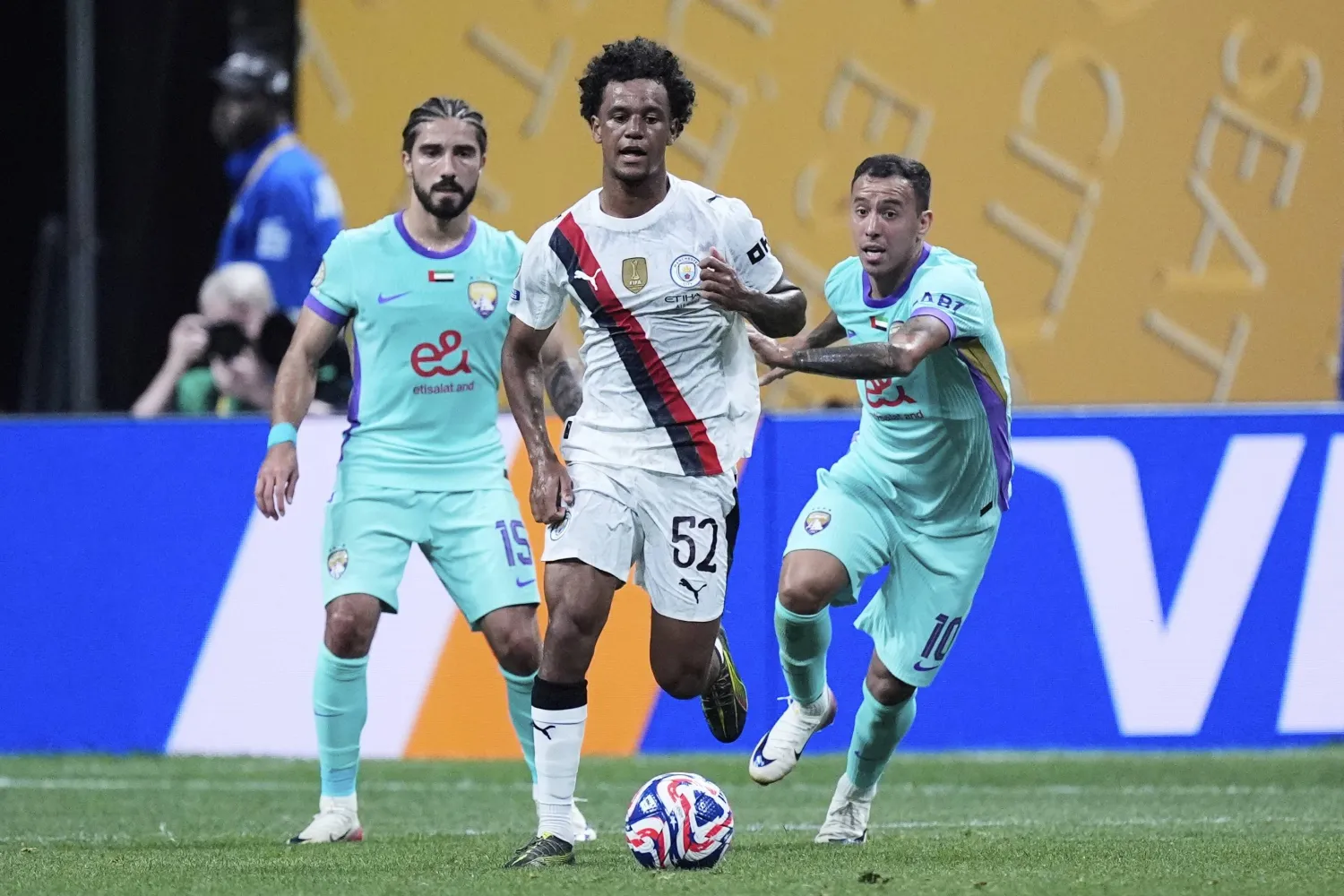 الجناح النرويجي أوسكار بوب (أ.ب) 