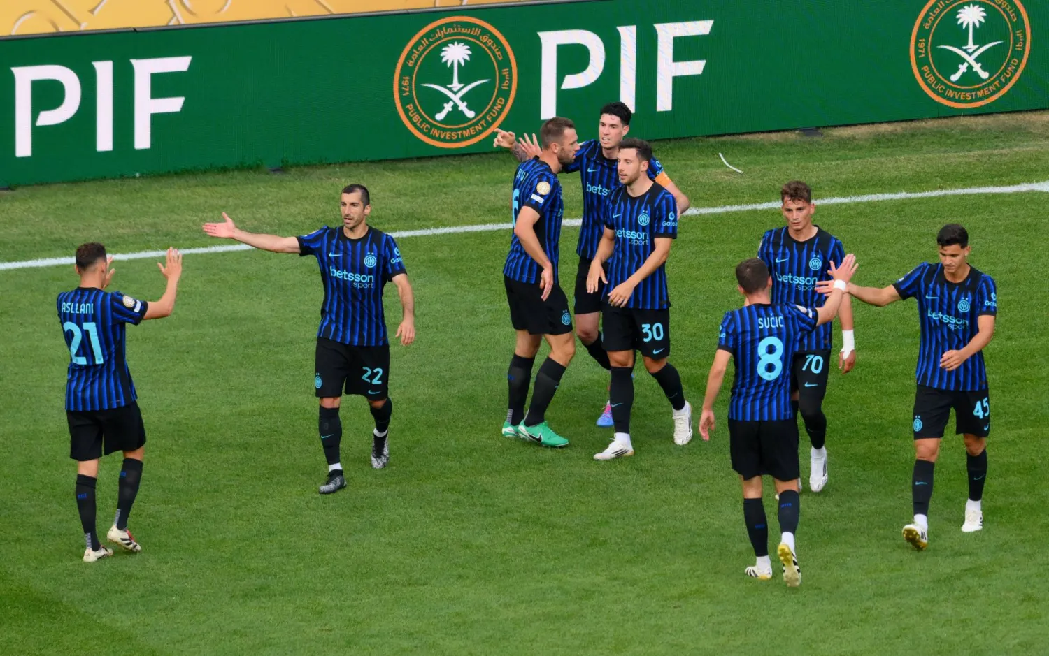 نجح إنتر ميلان في العبور بسلام نحو دور الـ16 (رويترز) 