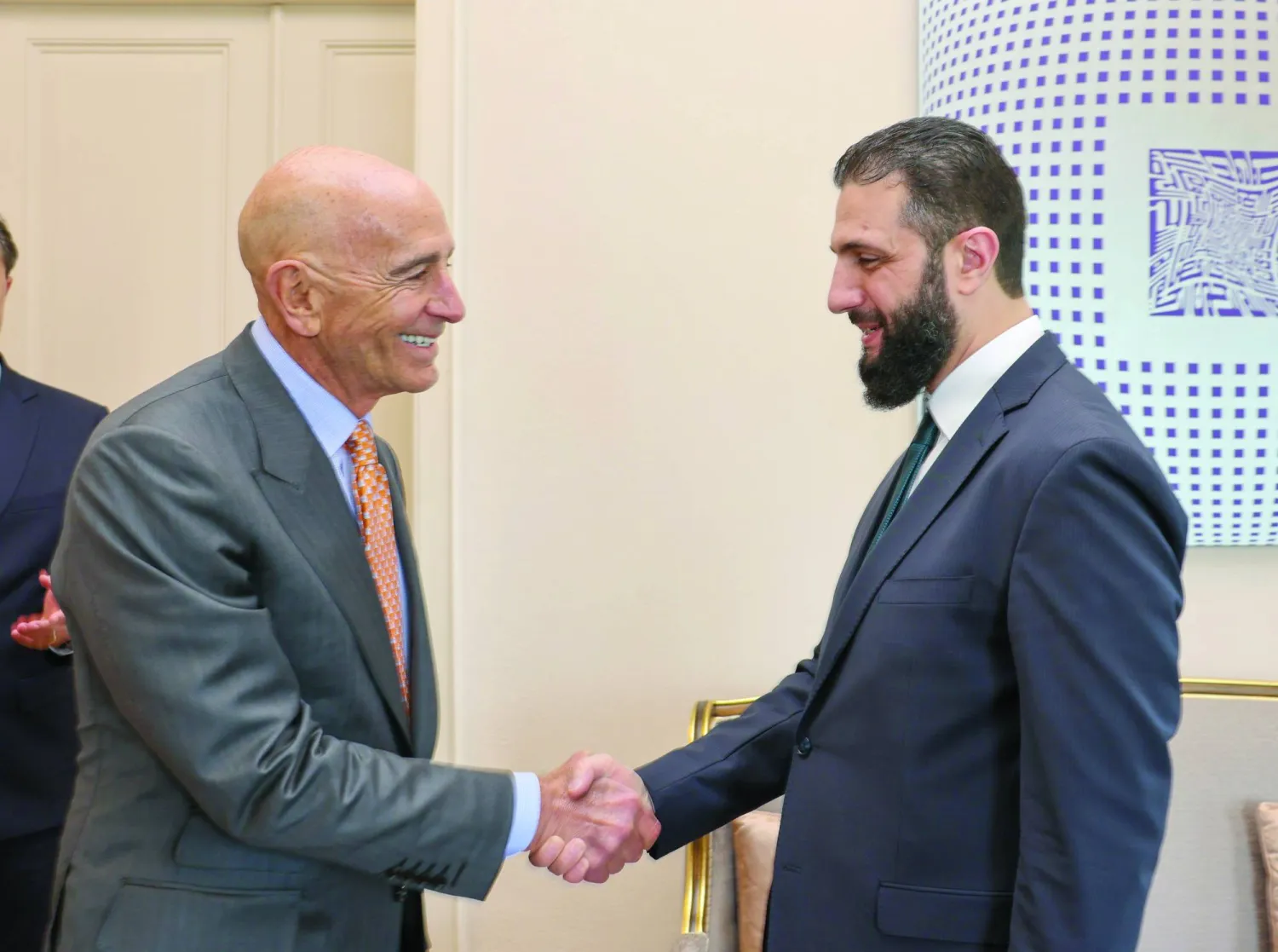 توم براك مبعوث الولايات المتحدة إلى سوريا يلتقي بالرئيس السوري أحمد الشرع في تركيا يوم 24 مايو (إ.ب.أ)