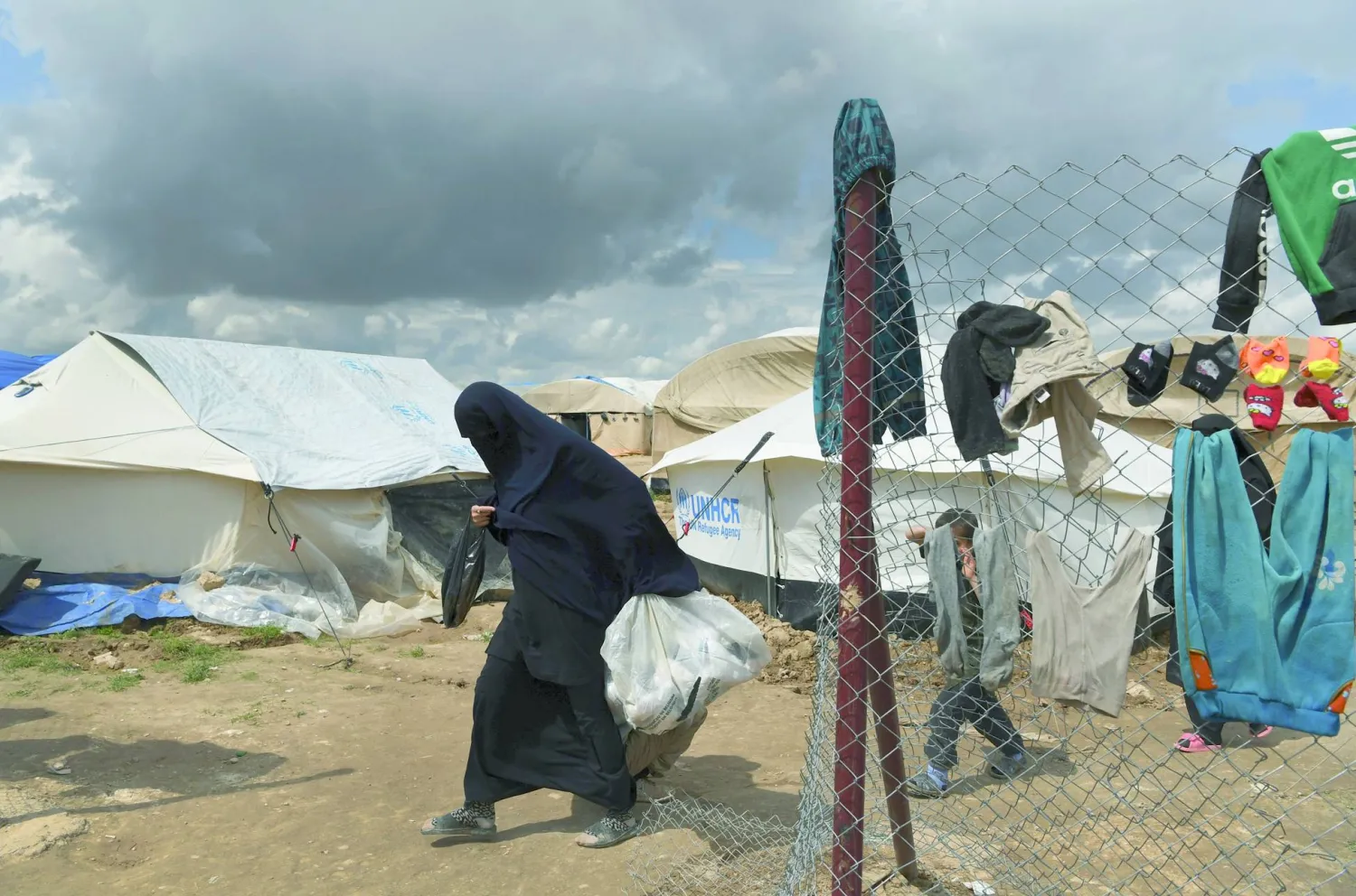 «مخيم الهول» للاجئين في شمال شرقي سوريا بالقرب من الحدود العراقية (غيتي)