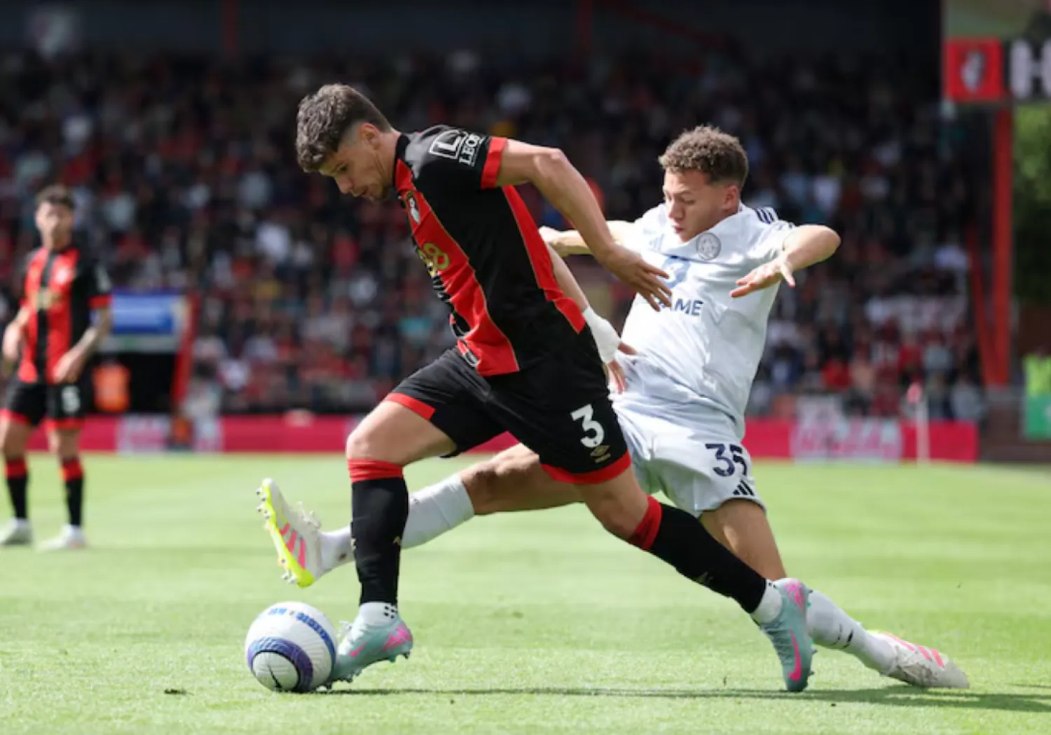 Soccer Football - Premier League - AFC Bournemouth v Leicester City - Vitality Stadium, Bournemouth, Britain - May 25, 2025 AFC Bournemouth's Milos Kerkez in action with Leicester City's Kasey McAteer Action Images via Reuters/John Sibley 