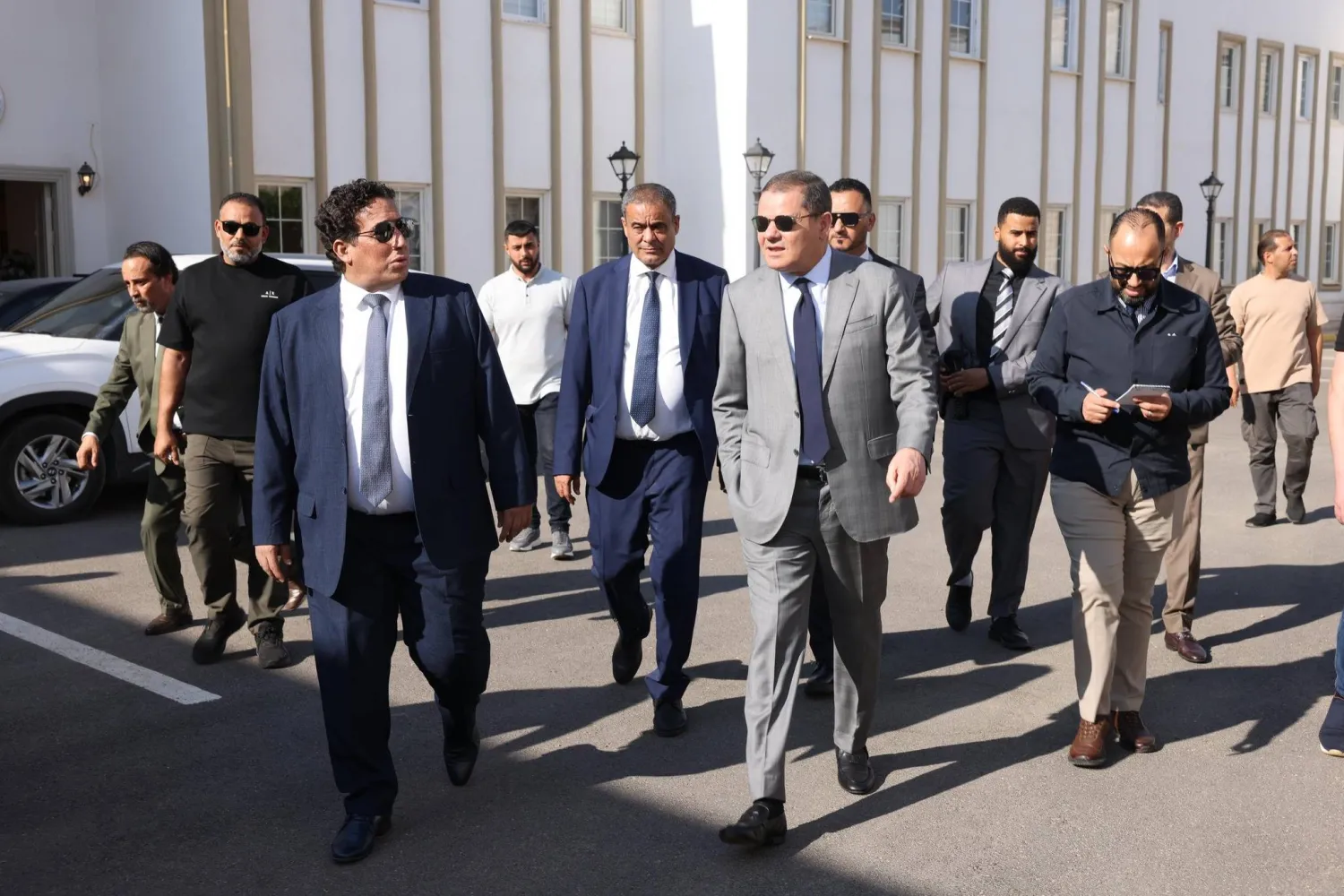 المنفي والدبيبة في جولة داخل «قصور الضيافة» بالعاصمة الليبية طرابلس الأربعاء (حكومة الوحدة)