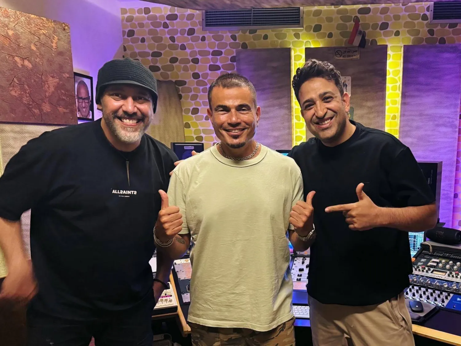 صورة من كواليس تنفيذ ألبوم عمرو دياب الجديد (عمرو دياب)