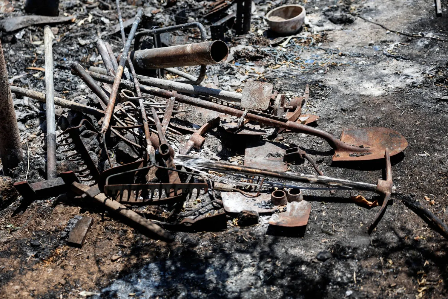 آثار القصف الإيراني على شمال إسرائيل (رويترز)