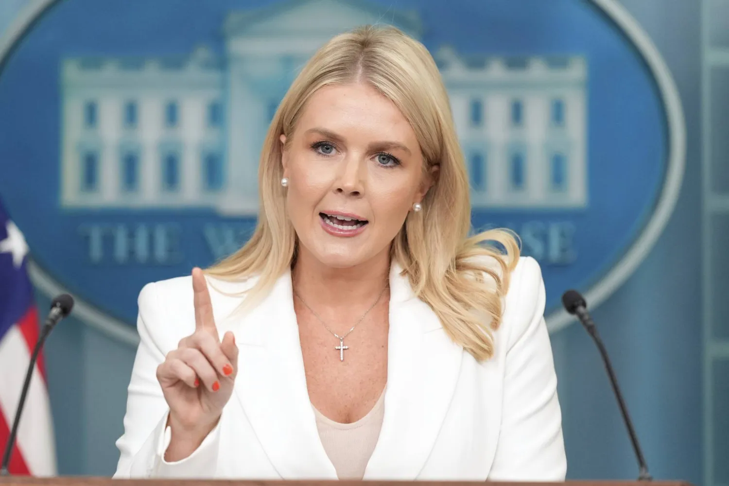 كارولاين ليفيت السكرتيرة الصحافية للبيت الأبيض تتحدث خلال مؤتمر صحافي في البيت الأبيض في واشنطن الخميس 26 يونيو 2025 (أ.ب)