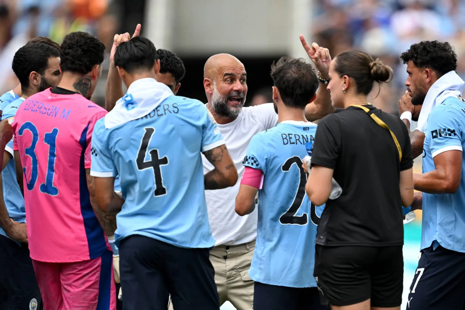 غوارديولا قال إنه لاعبيه قدم أداء جيد في المباراة (د.ب.أ) 