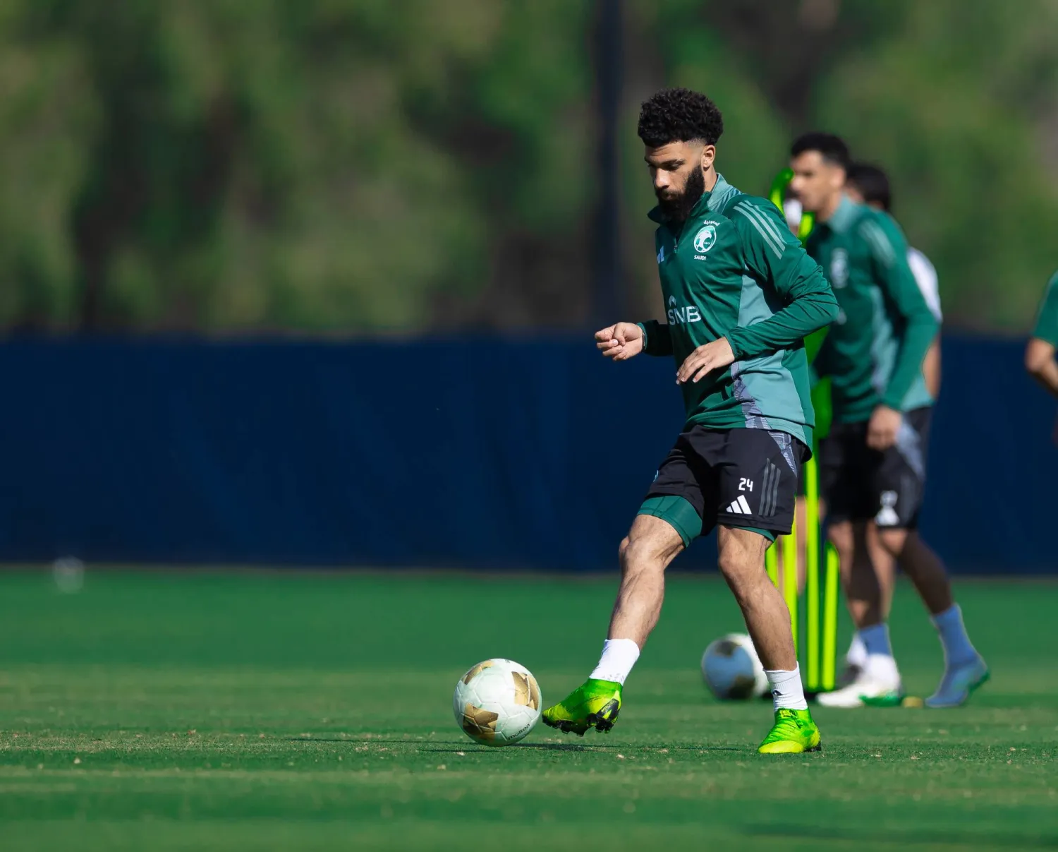 يتأهب الأخضر لملاقاة المكسيك مساء السبت (المنتخب السعودي) 