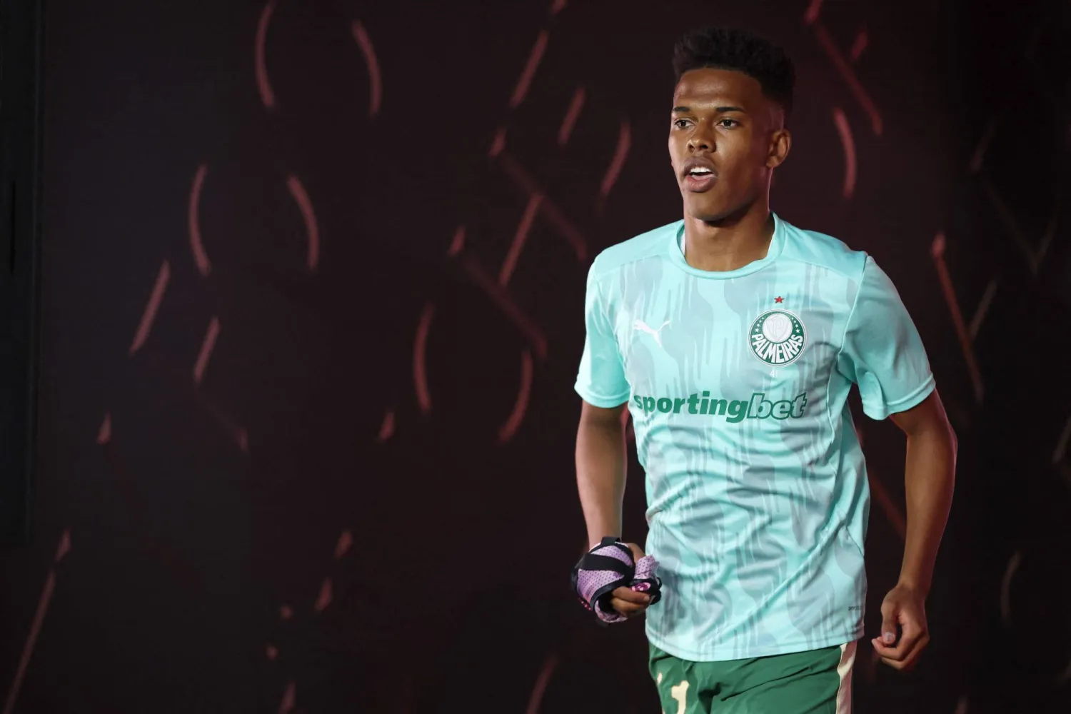 الجناح البرازيلي إستيفاو ويليان (أ.ف.ب)