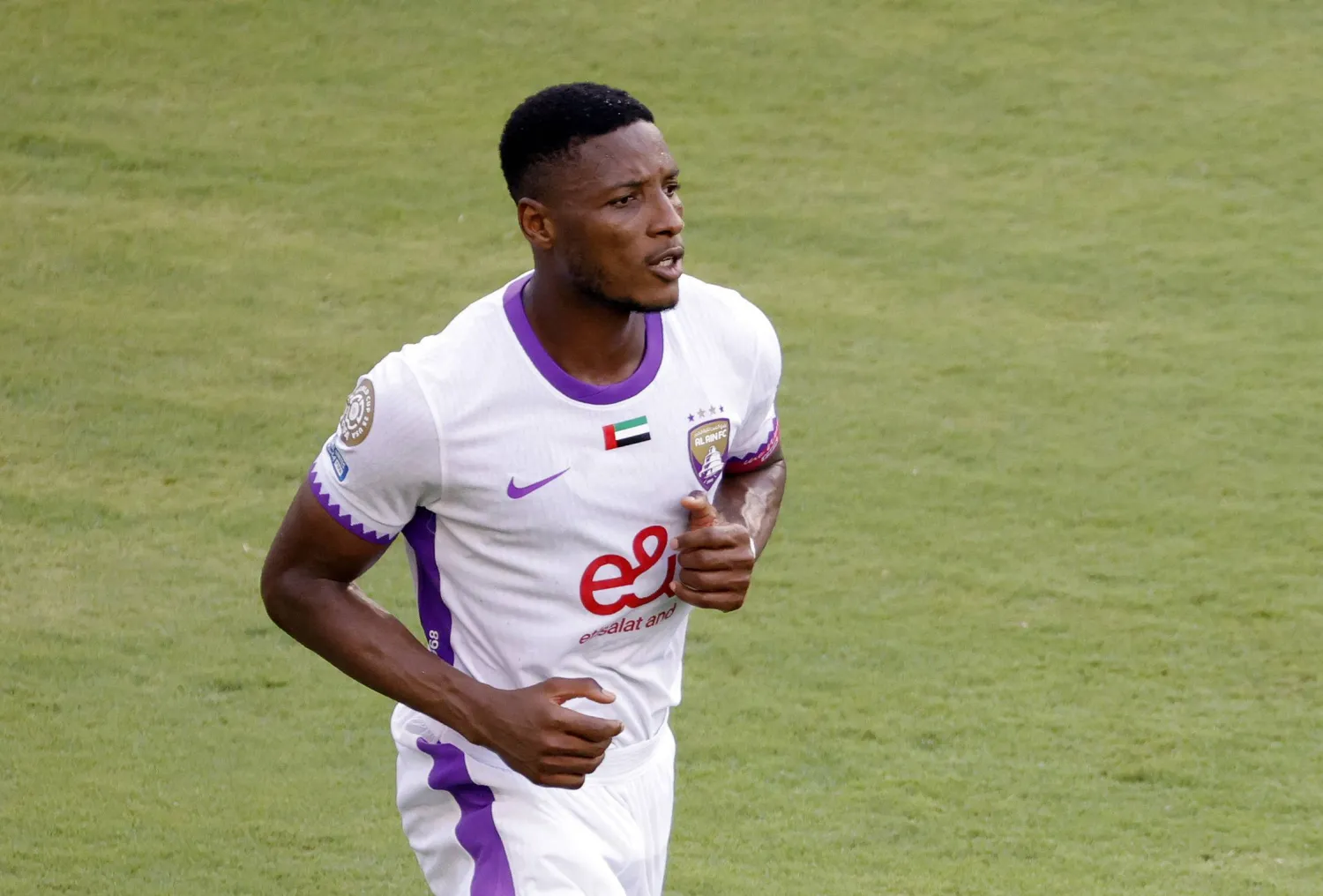 النجم التوغولي الدولي لابا كودجو (رويترز)