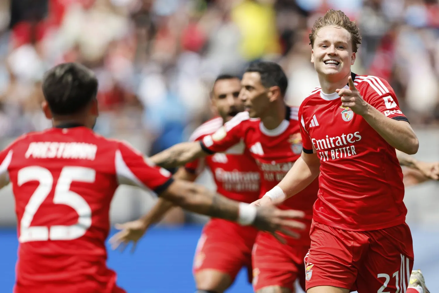 بايرن ميونيخ بطل البوندسليغا يستعد لموسم قوي (أ.ب)