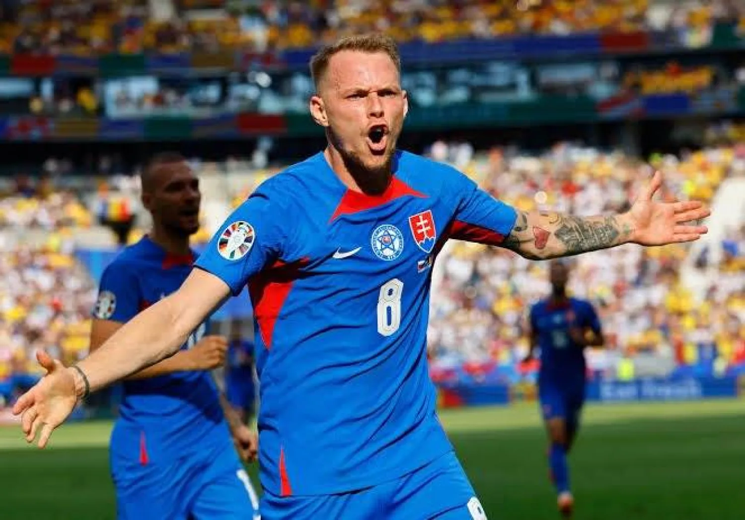 أوندريج دودا بقميص المنتخب السلوفاكي (الشرق الأوسط)