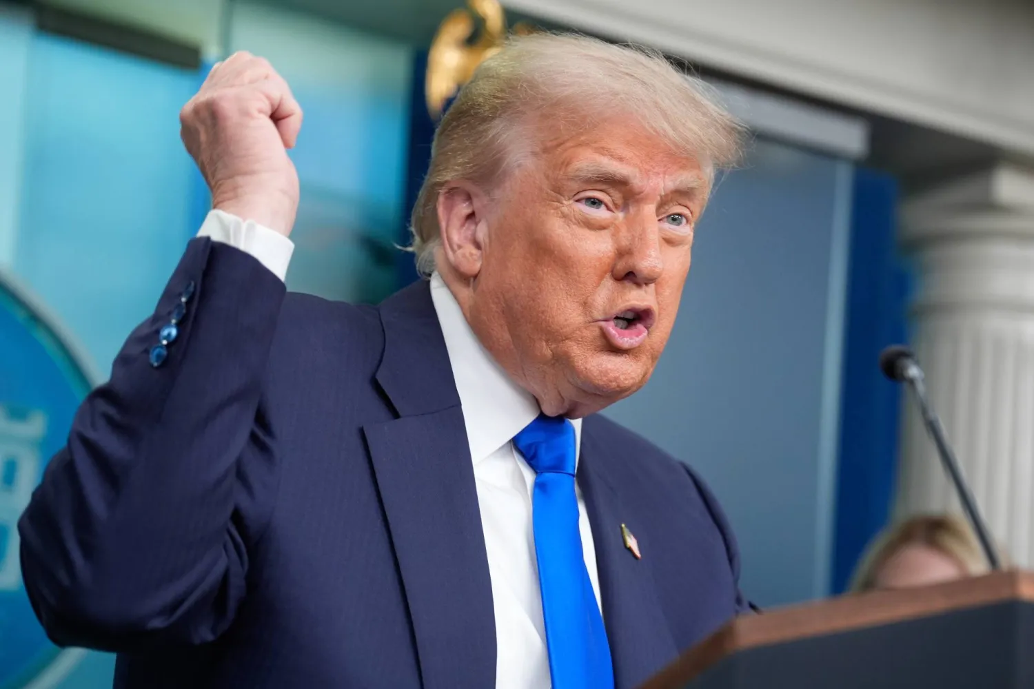 الرئيس الأميركي دونالد ترمب خلال مؤتمر صحافي في البيت الأبيض (إ.ب.أ)