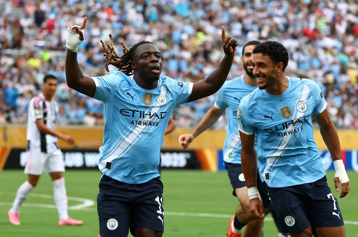 جيريمي دوكو لاعب فريق مانشستر سيتي الإنجليزي (رويترز)